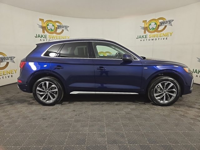 Vehicle image 4 of 37