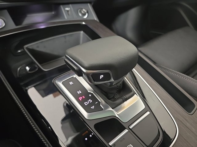 Vehicle image 24 of 37