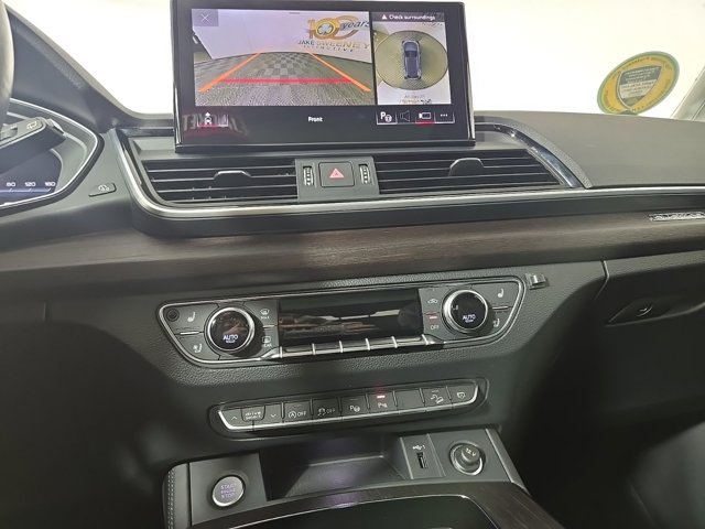 Vehicle image 23 of 37