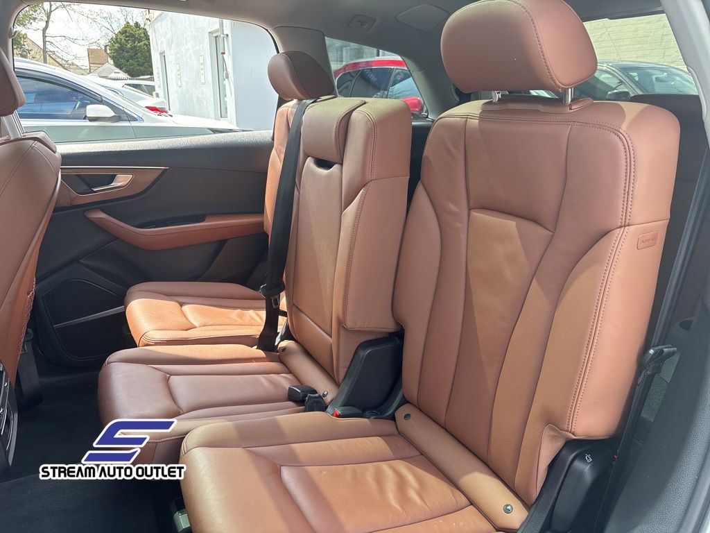 Vehicle image 24 of 38