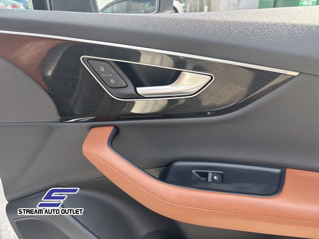 Vehicle image 13 of 38
