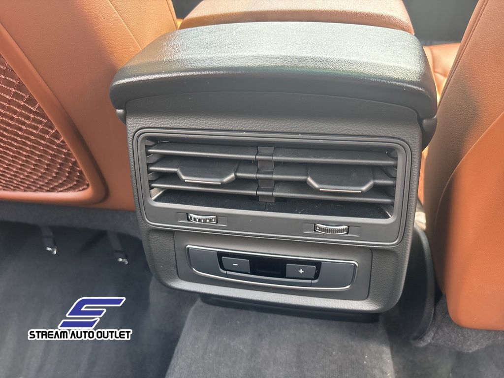 Vehicle image 19 of 38