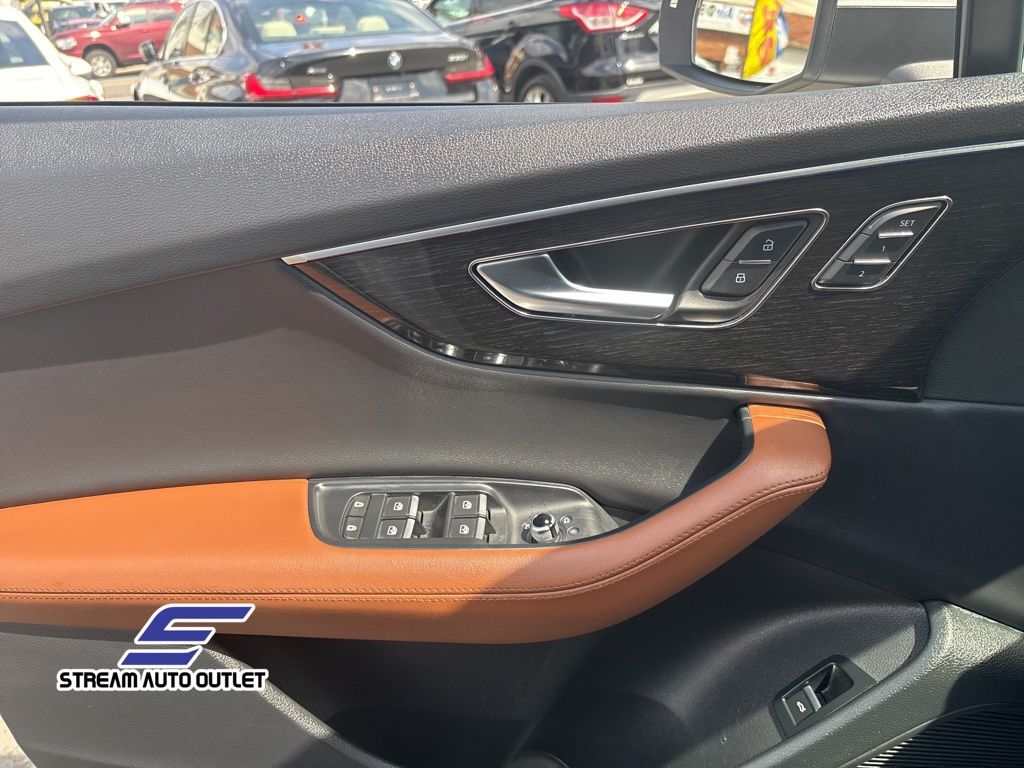 Vehicle image 27 of 38