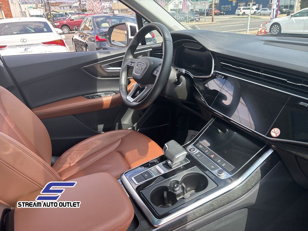 Vehicle image 11 of 38