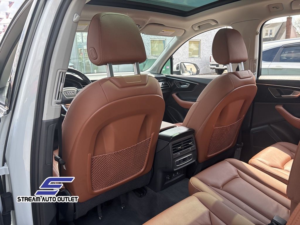 Vehicle image 23 of 38