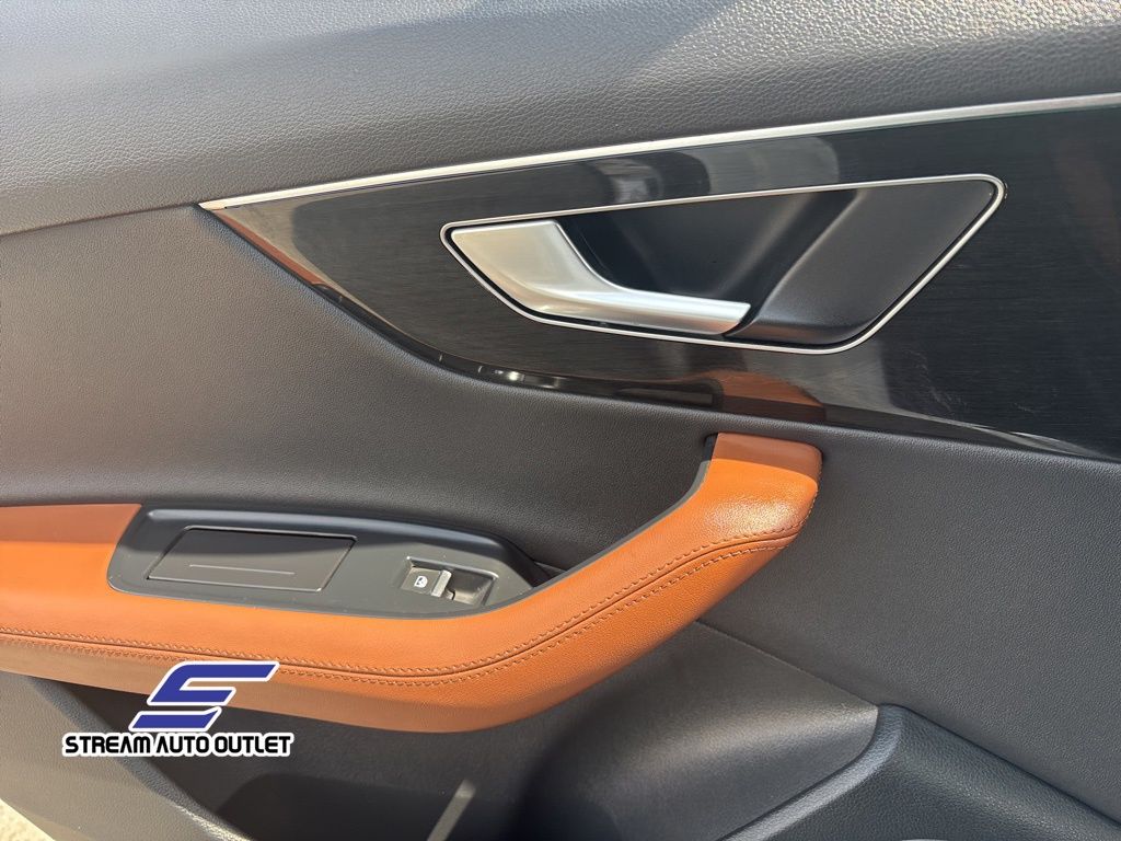 Vehicle image 22 of 38
