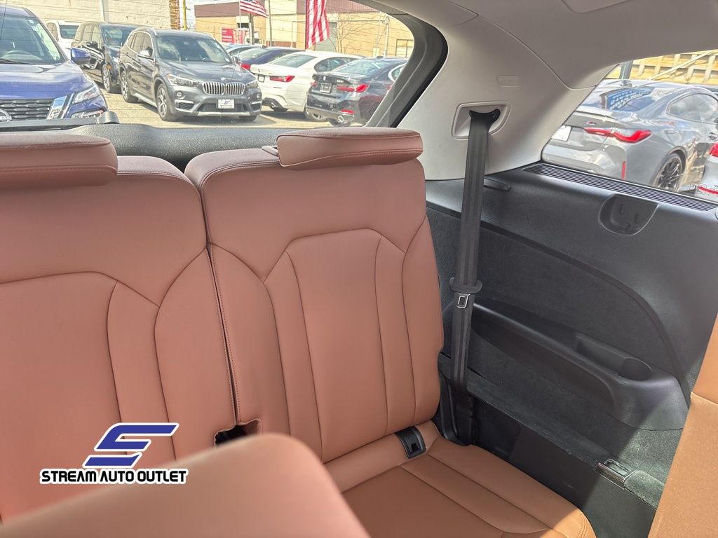 Vehicle image 18 of 38
