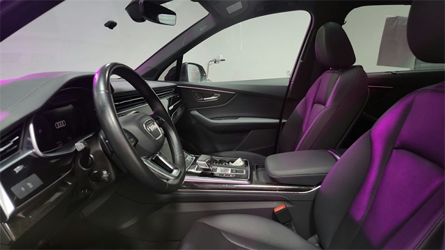 Vehicle image 24 of 26