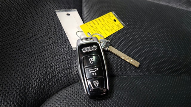 Vehicle image 21 of 26