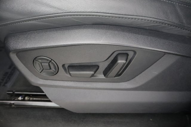 Vehicle image 20 of 33