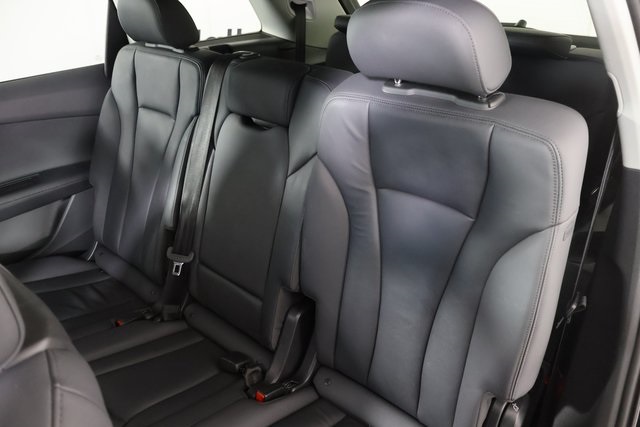 Vehicle image 16 of 33