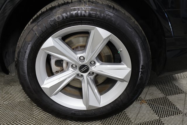 Vehicle image 15 of 33