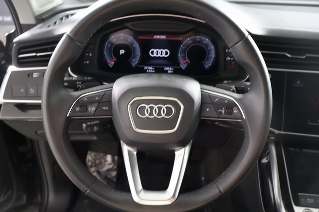 Vehicle image 22 of 33