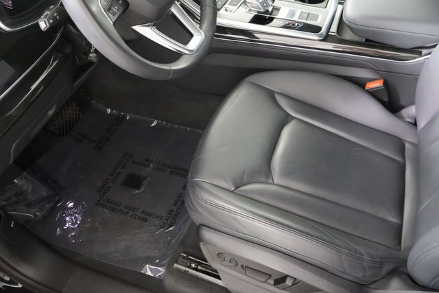 Vehicle image 19 of 33
