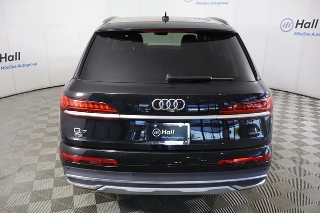 Vehicle image 4 of 33