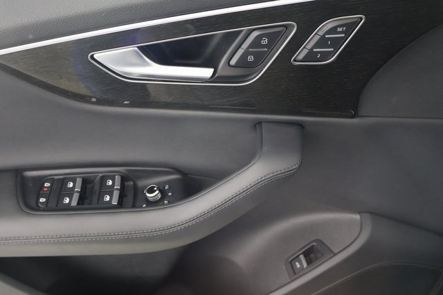 Vehicle image 21 of 33