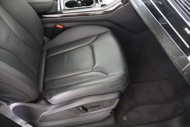 Vehicle image 7 of 33