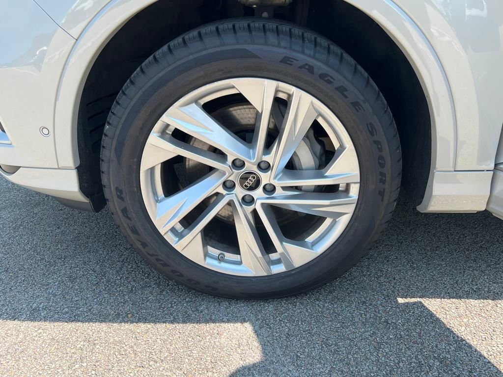 Vehicle image 27 of 38