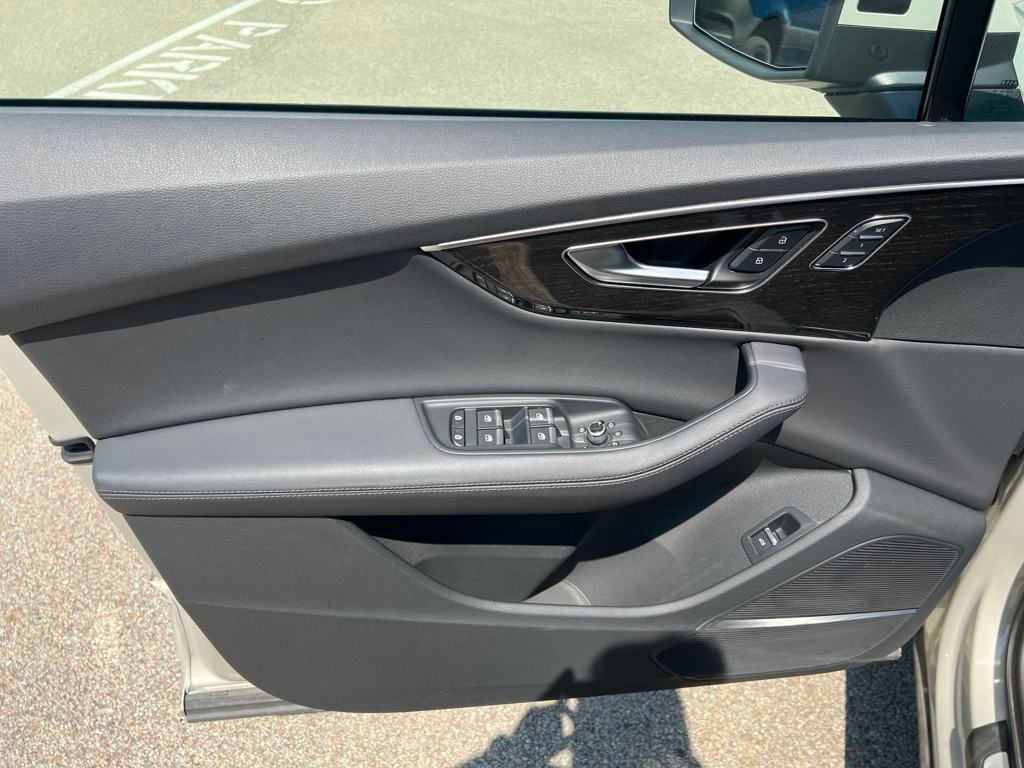 Vehicle image 10 of 38