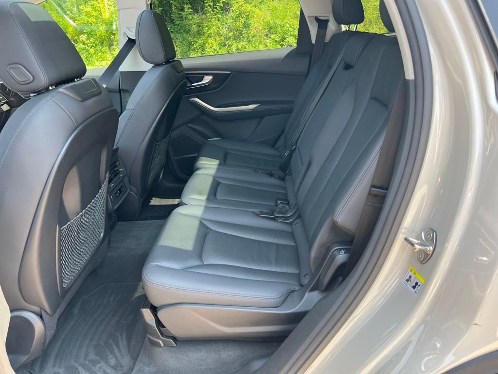 Vehicle image 25 of 38