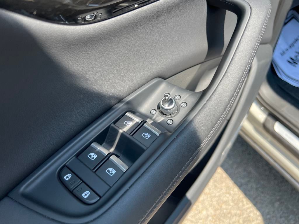 Vehicle image 11 of 38