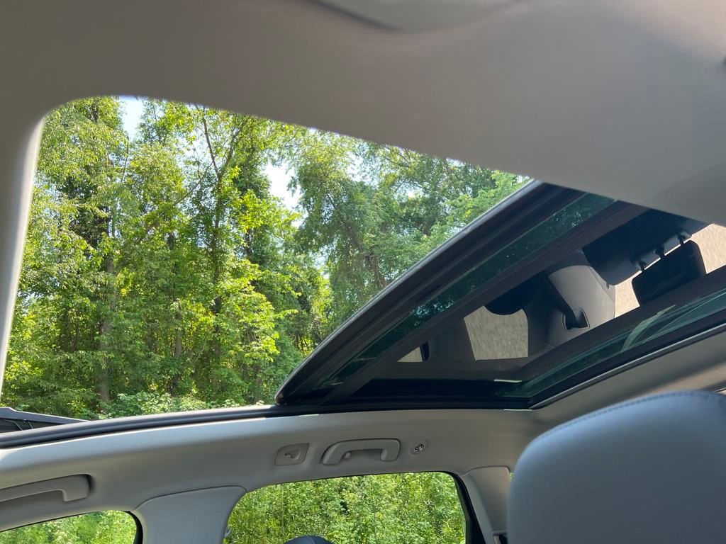 Vehicle image 21 of 38