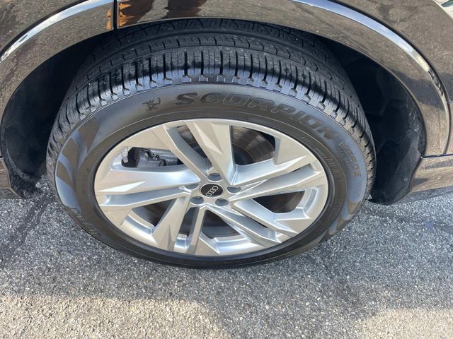 Vehicle image 17 of 37