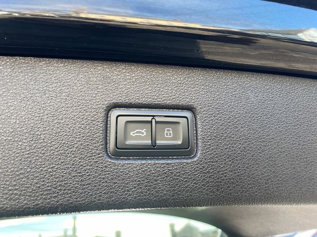 Vehicle image 14 of 37