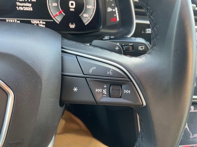Vehicle image 33 of 37