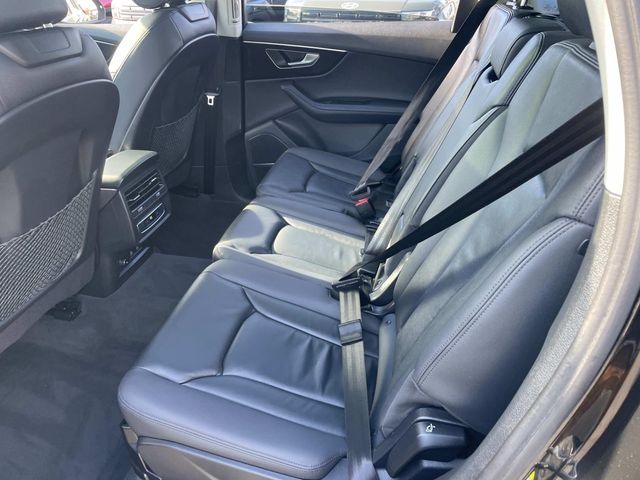 Vehicle image 19 of 37