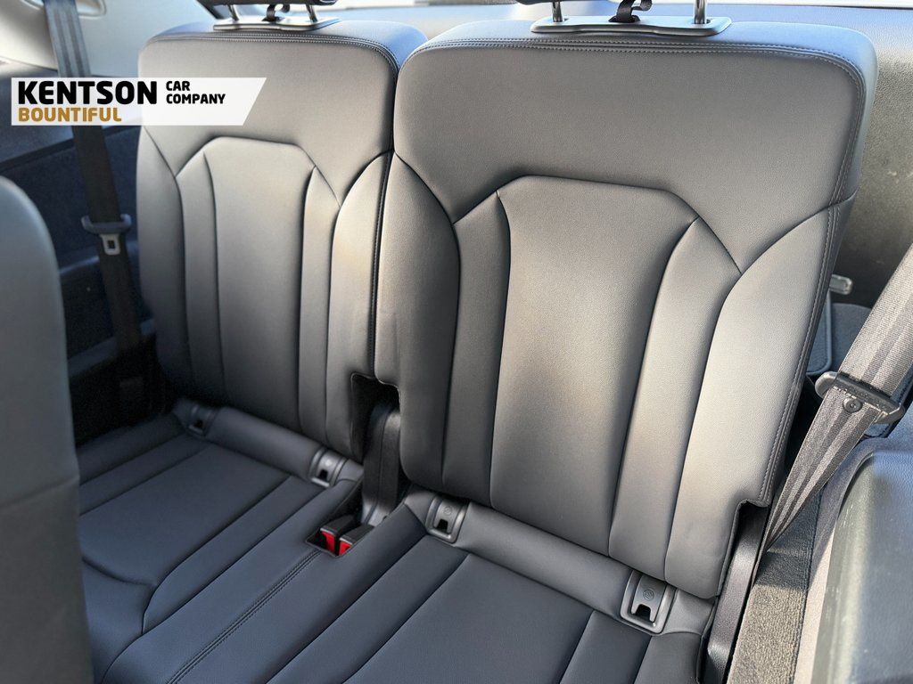 Vehicle image 41 of 47