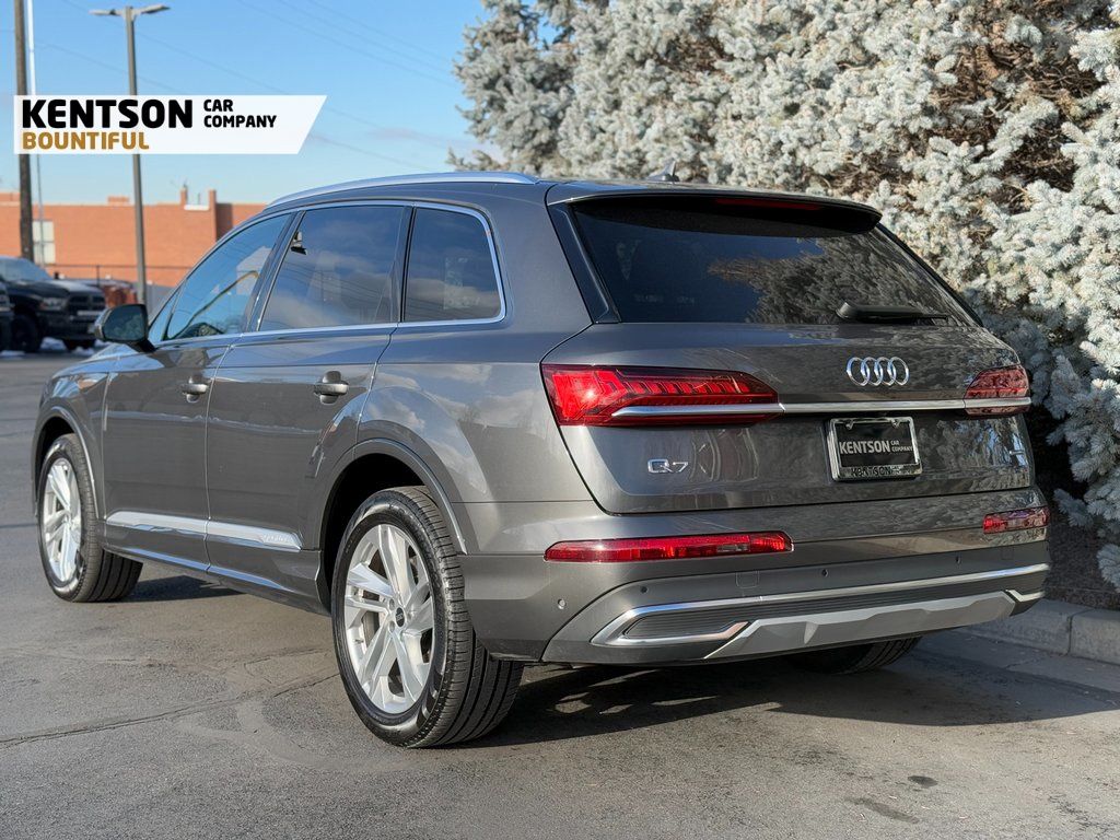 Vehicle image 10 of 47