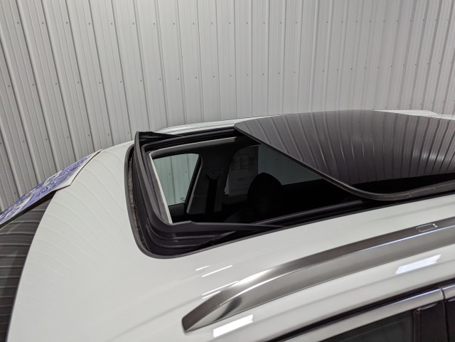 Vehicle image 8 of 30