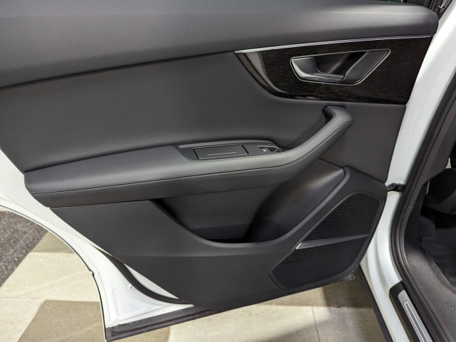 Vehicle image 12 of 30