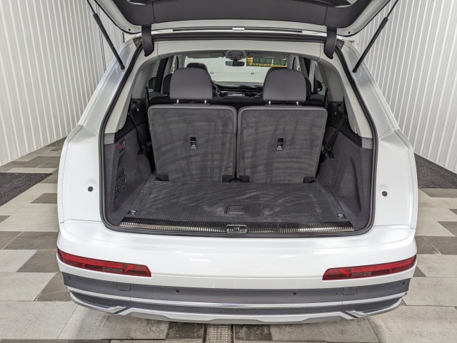 Vehicle image 25 of 30