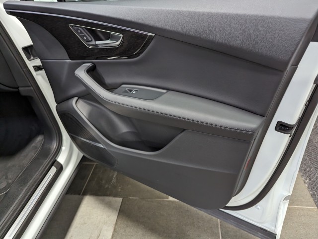 Vehicle image 29 of 30