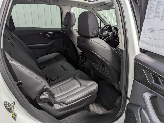 Vehicle image 26 of 30