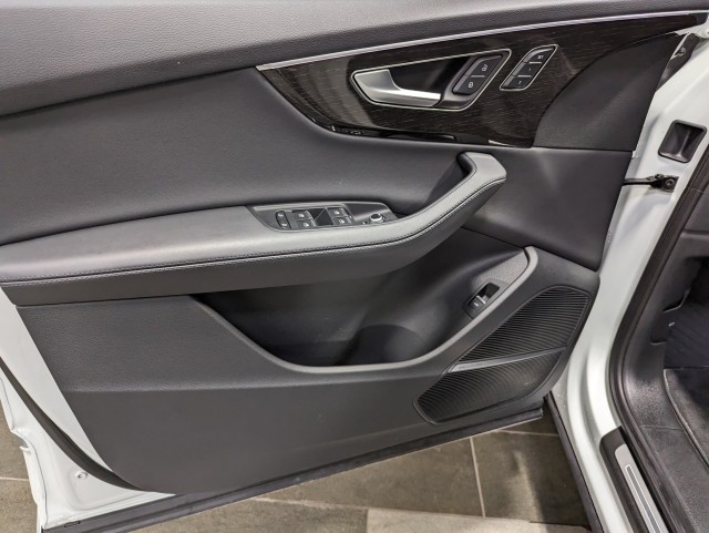 Vehicle image 13 of 30