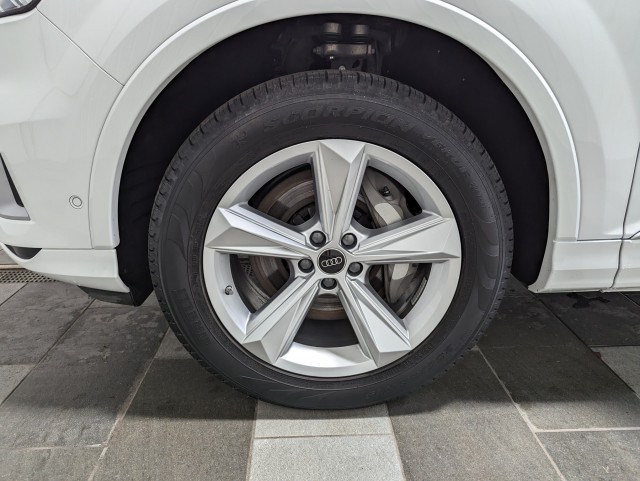 Vehicle image 7 of 30