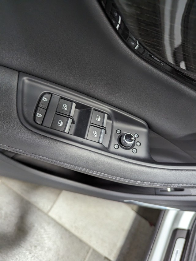 Vehicle image 15 of 30