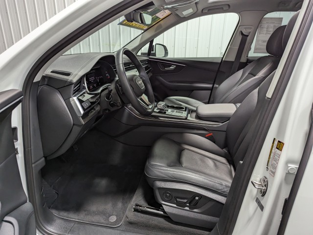 Vehicle image 14 of 30