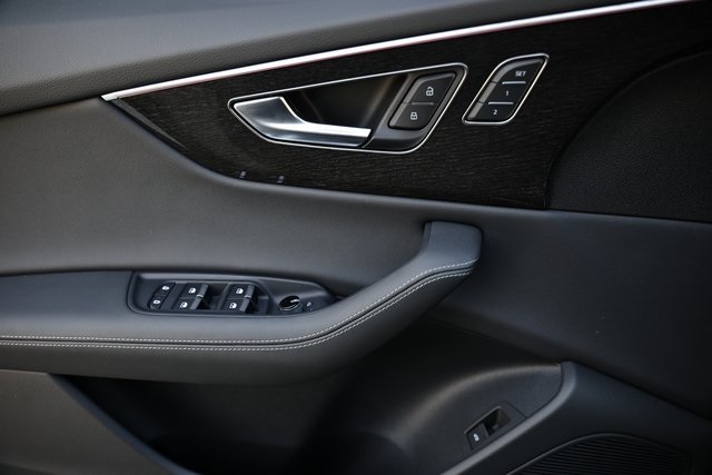 Vehicle image 16 of 42