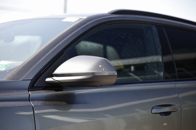 Vehicle image 14 of 42