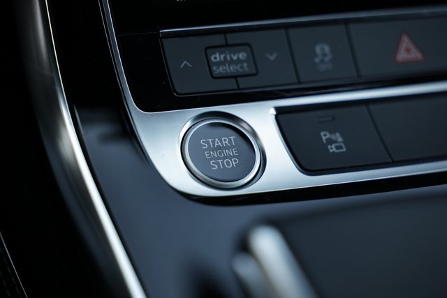Vehicle image 40 of 42
