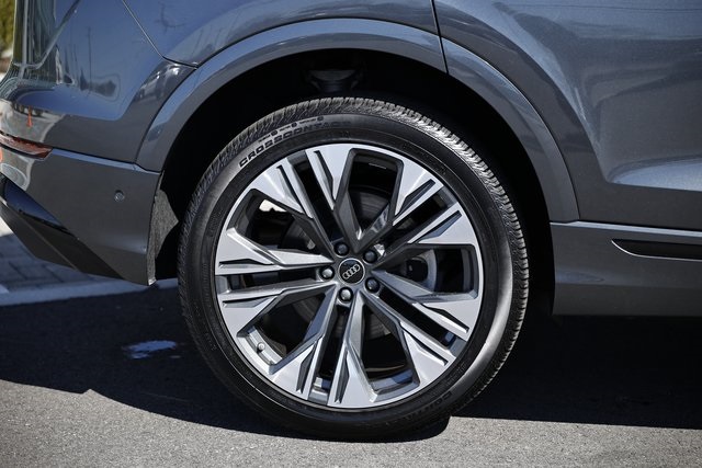Vehicle image 11 of 42