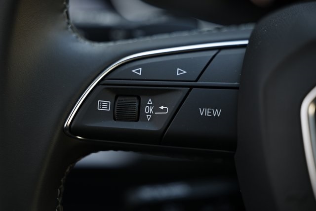 Vehicle image 35 of 42