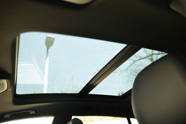 Vehicle image 22 of 42