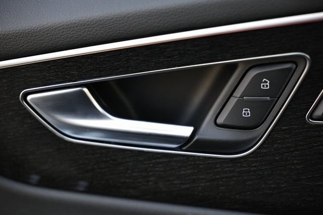 Vehicle image 17 of 42