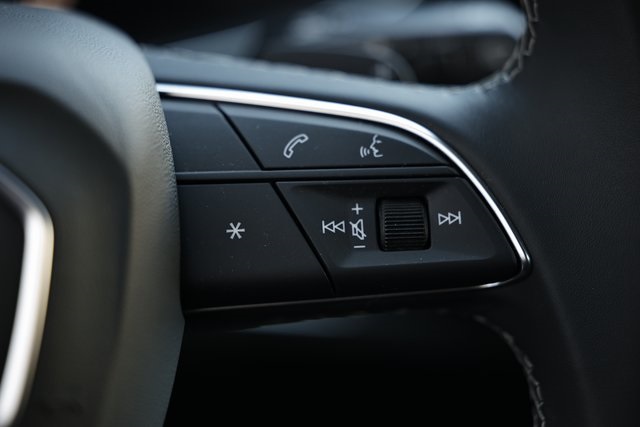 Vehicle image 36 of 42