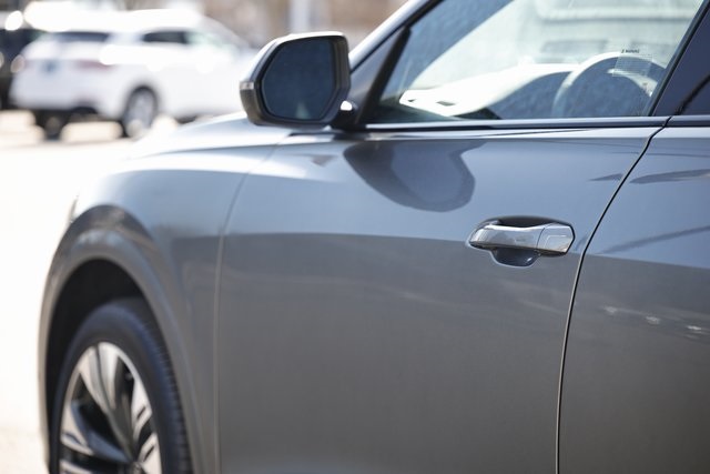 Vehicle image 13 of 42
